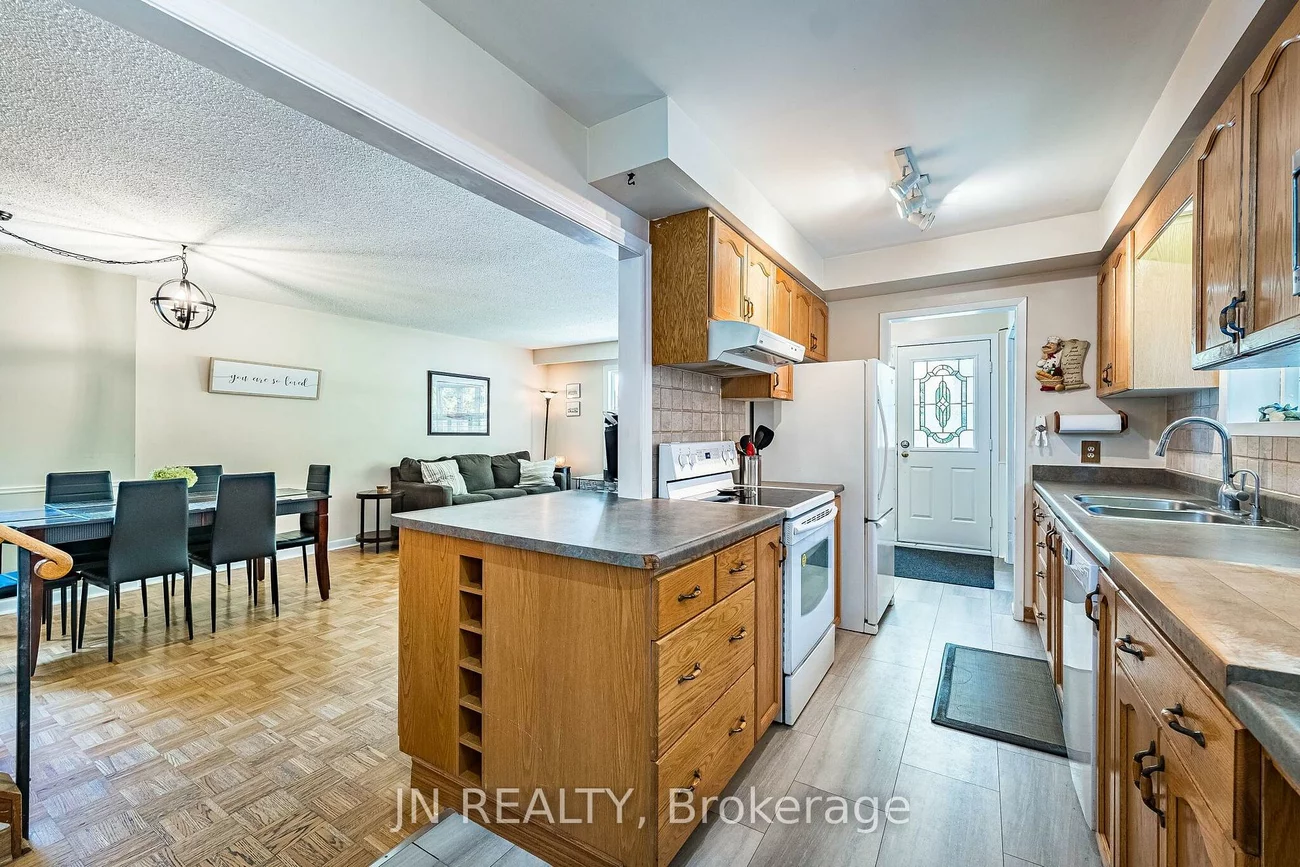 49, School, Holland Landing, East Gwillimbury