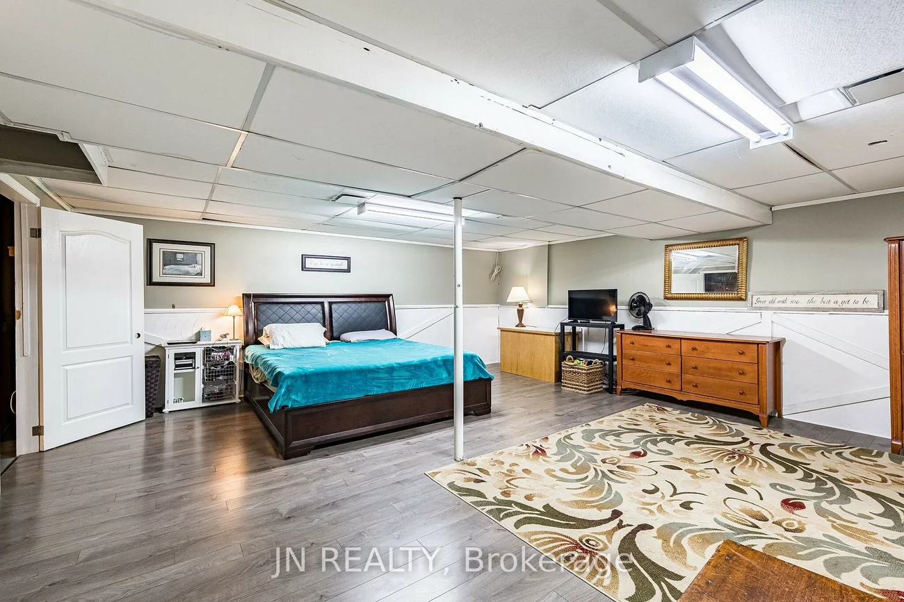 49, School, Holland Landing, East Gwillimbury