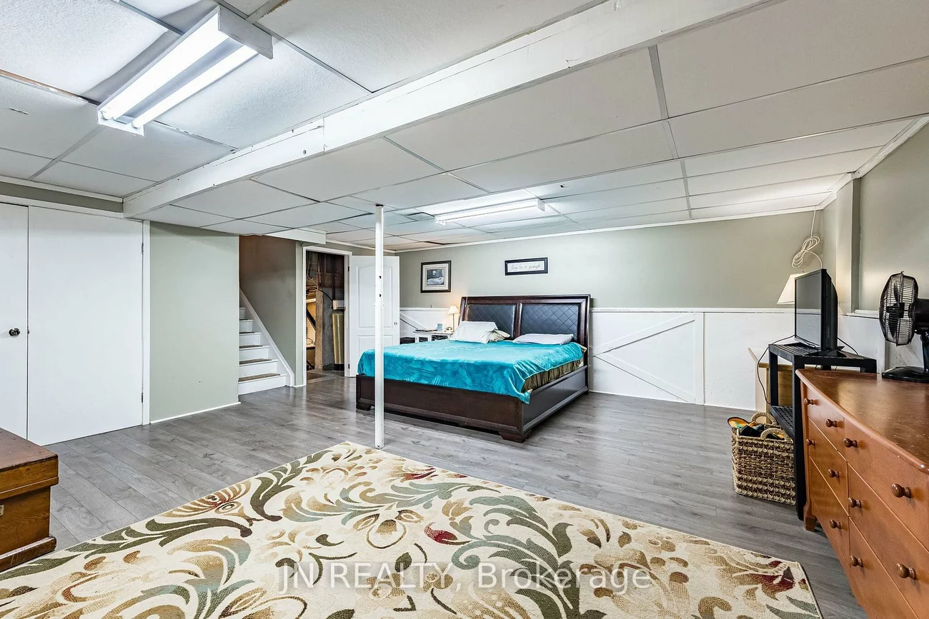 49, School, Holland Landing, East Gwillimbury