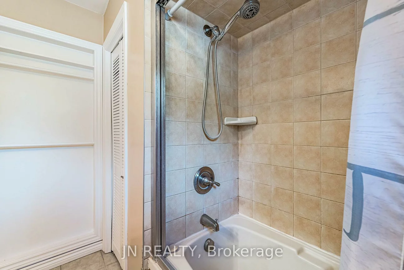 49, School, Holland Landing, East Gwillimbury