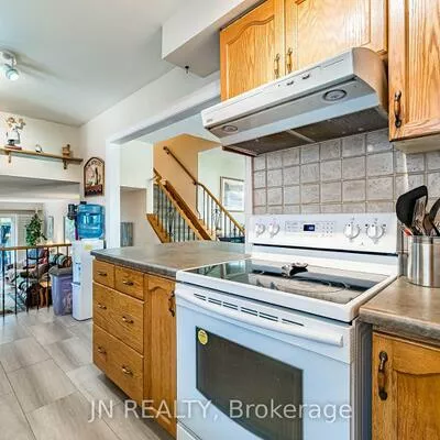49, School, Holland Landing, East Gwillimbury