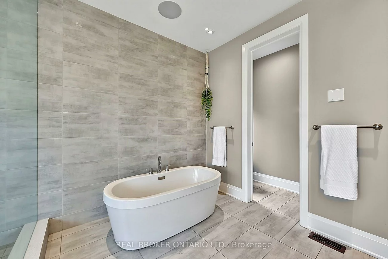 64, Manor Glen, Mt Albert, East Gwillimbury