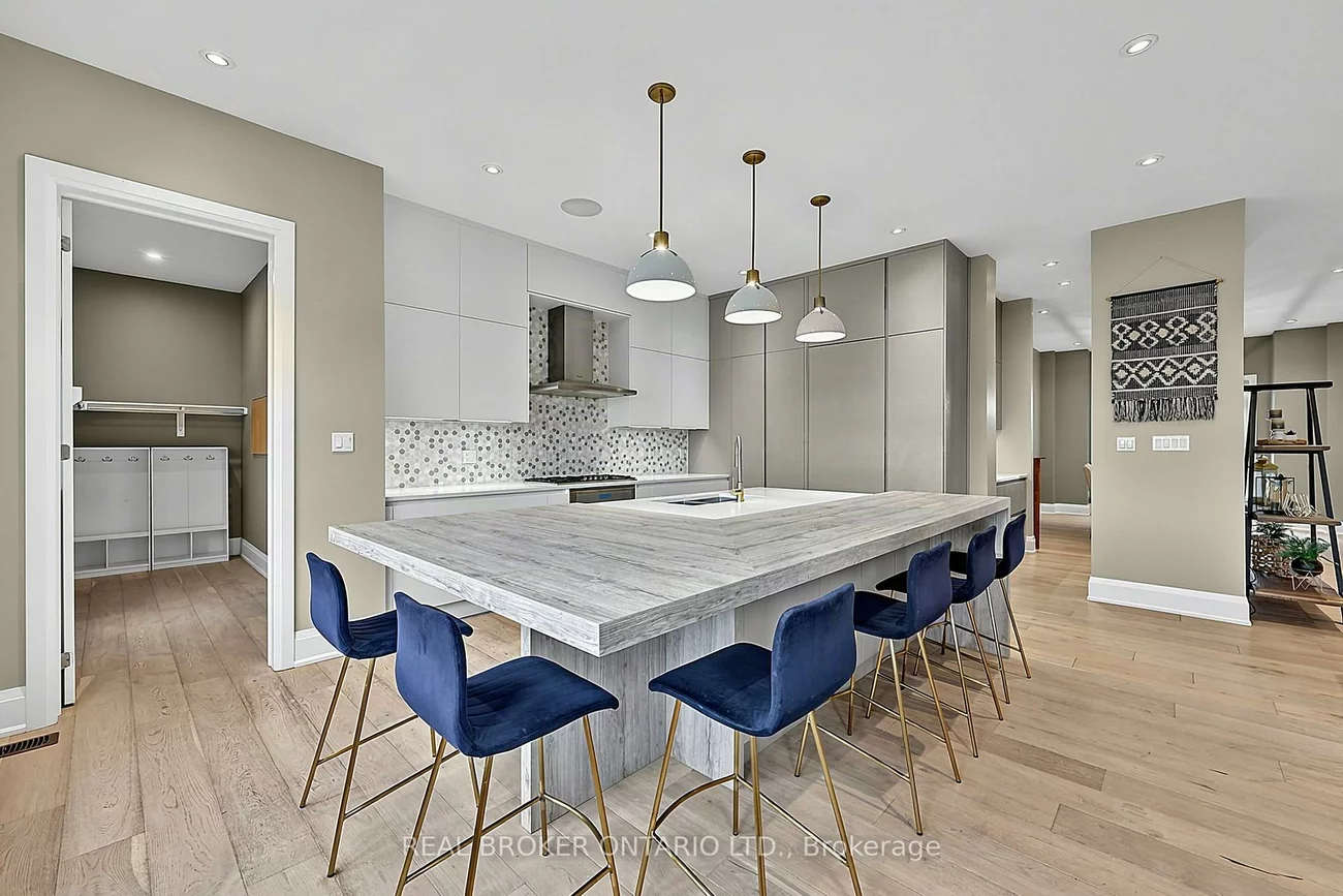 64, Manor Glen, Mt Albert, East Gwillimbury