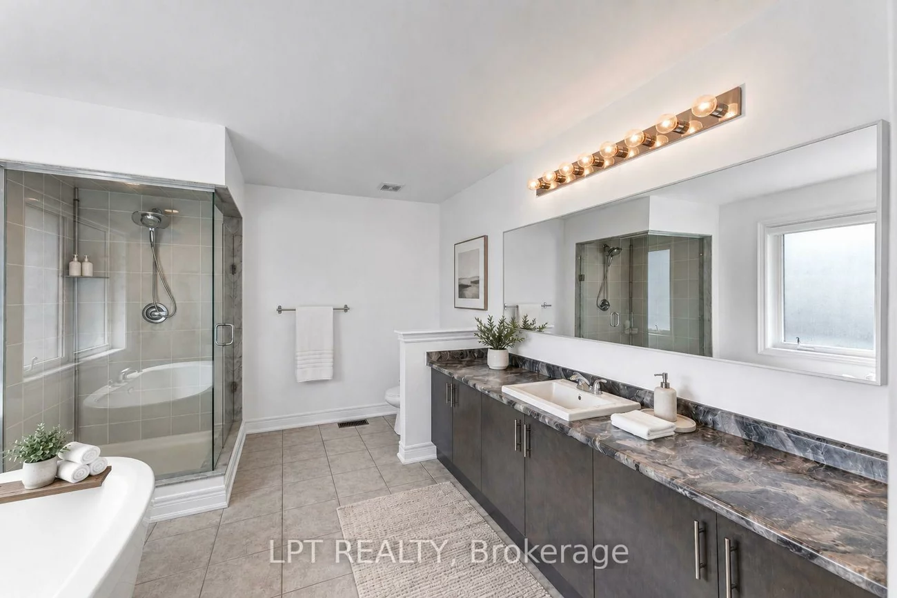 33, Mondial, Queensville, East Gwillimbury