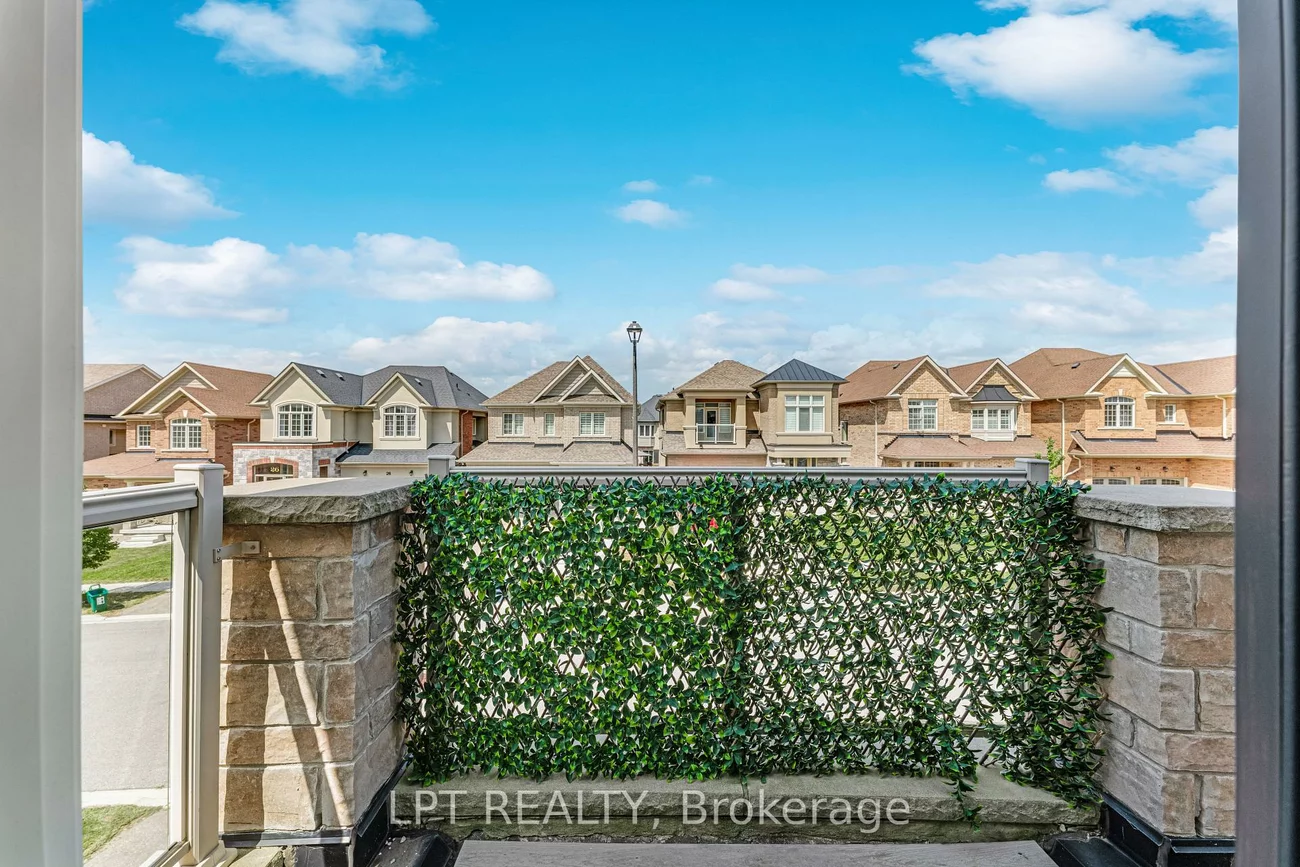 33, Mondial, Queensville, East Gwillimbury