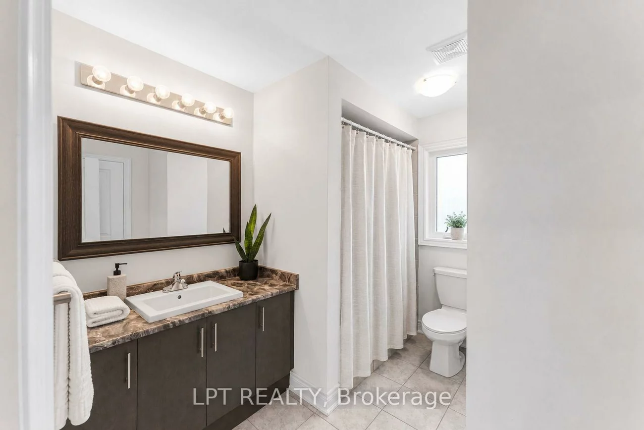 33, Mondial, Queensville, East Gwillimbury