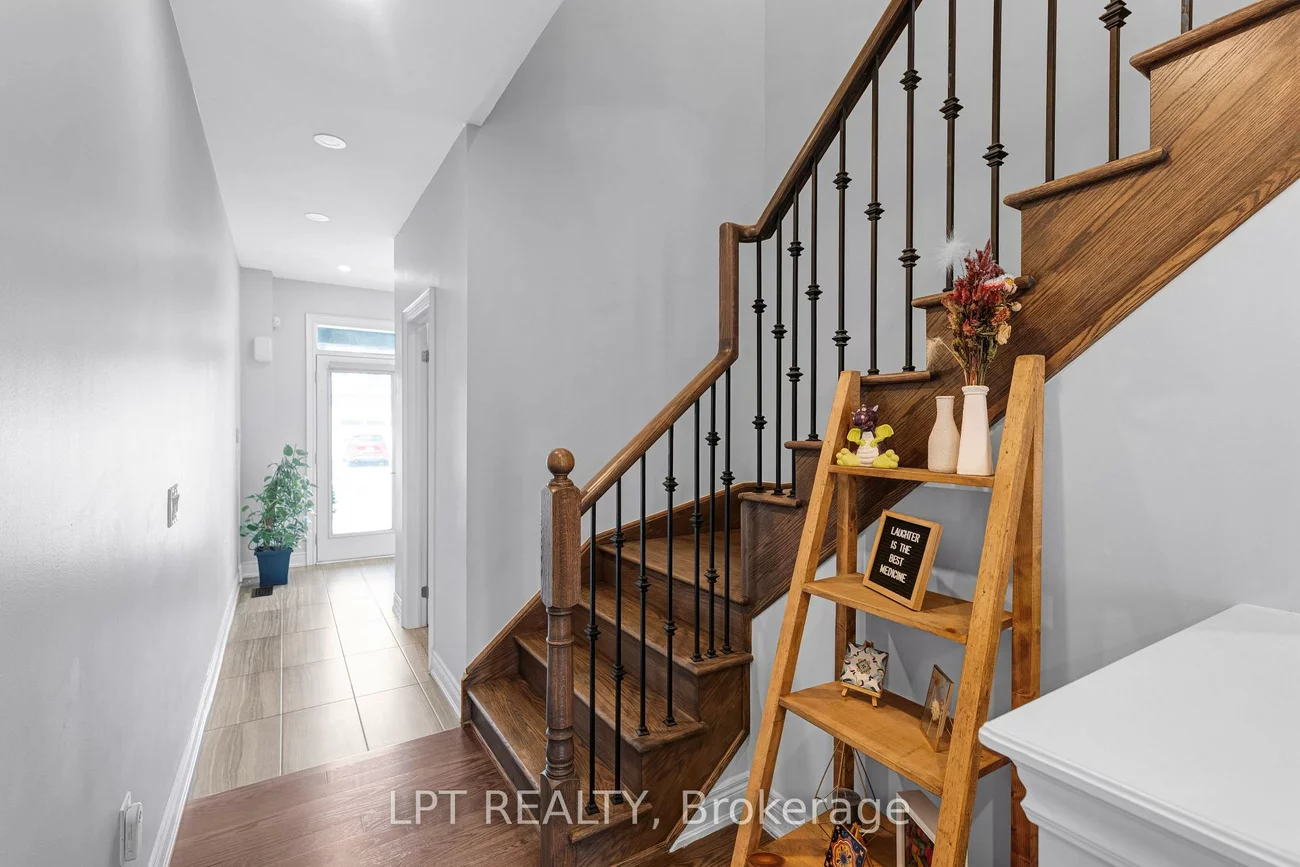 33, Mondial, Queensville, East Gwillimbury