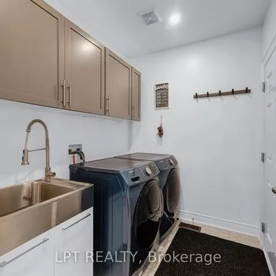 33, Mondial, Queensville, East Gwillimbury