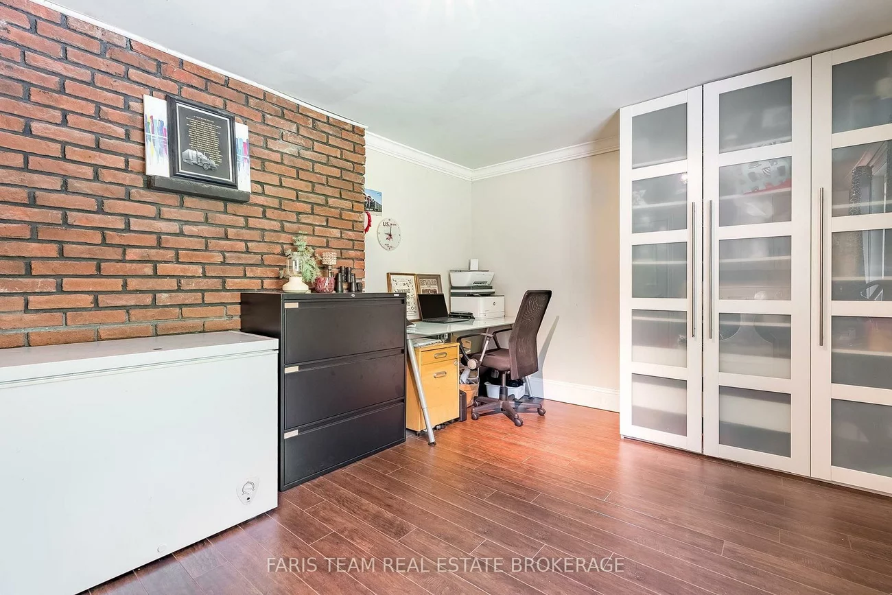 17956, Warden, Sharon, East Gwillimbury
