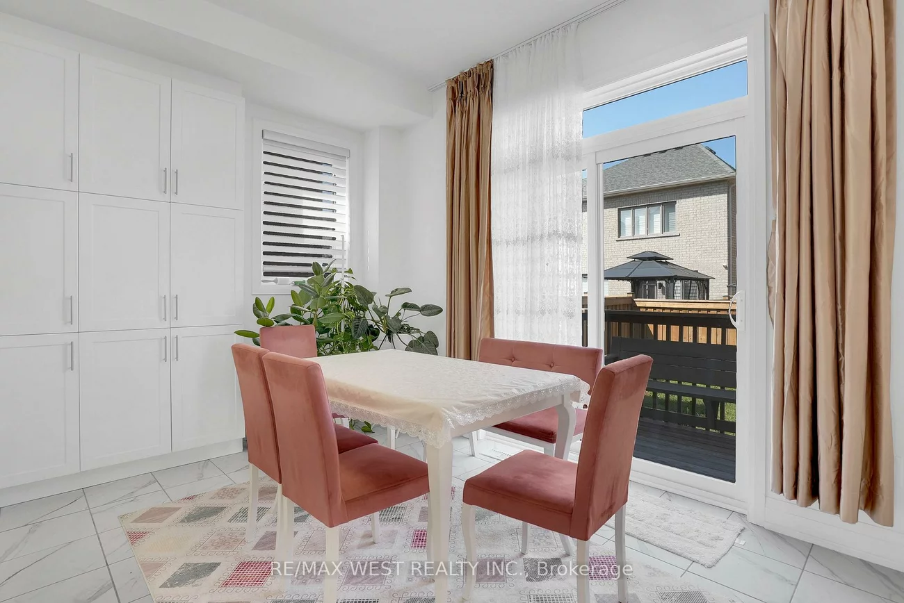 206, Dog Wood, Holland Landing, East Gwillimbury