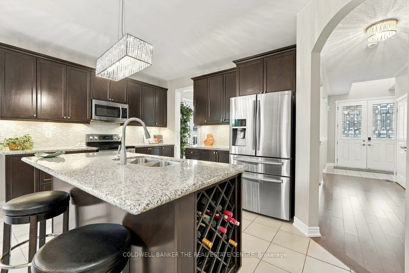 25, Manor Forest, Mt Albert, East Gwillimbury