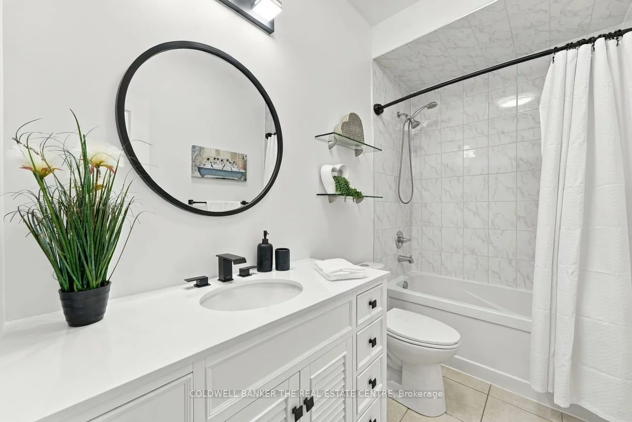25, Manor Forest, Mt Albert, East Gwillimbury