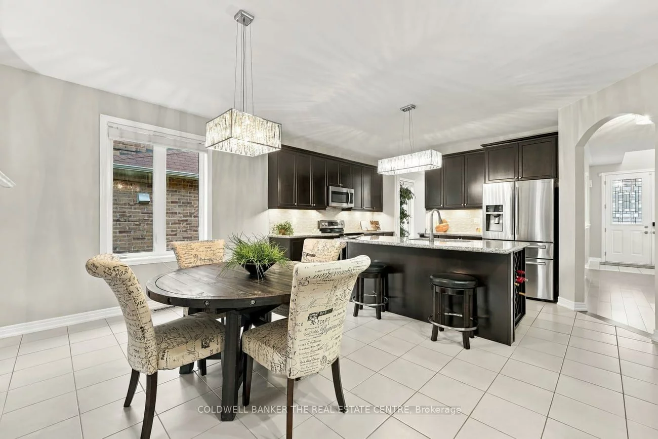 25, Manor Forest, Mt Albert, East Gwillimbury