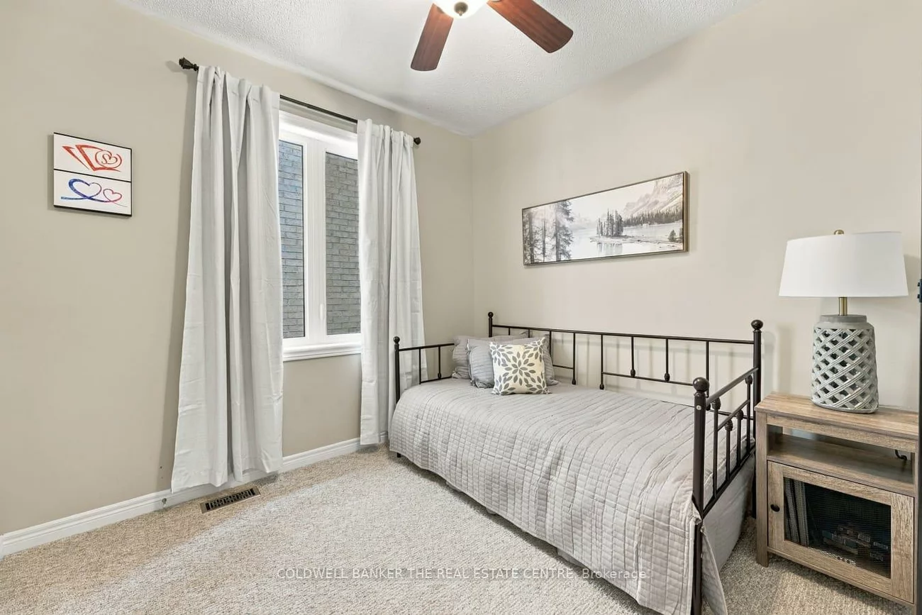 25, Manor Forest, Mt Albert, East Gwillimbury