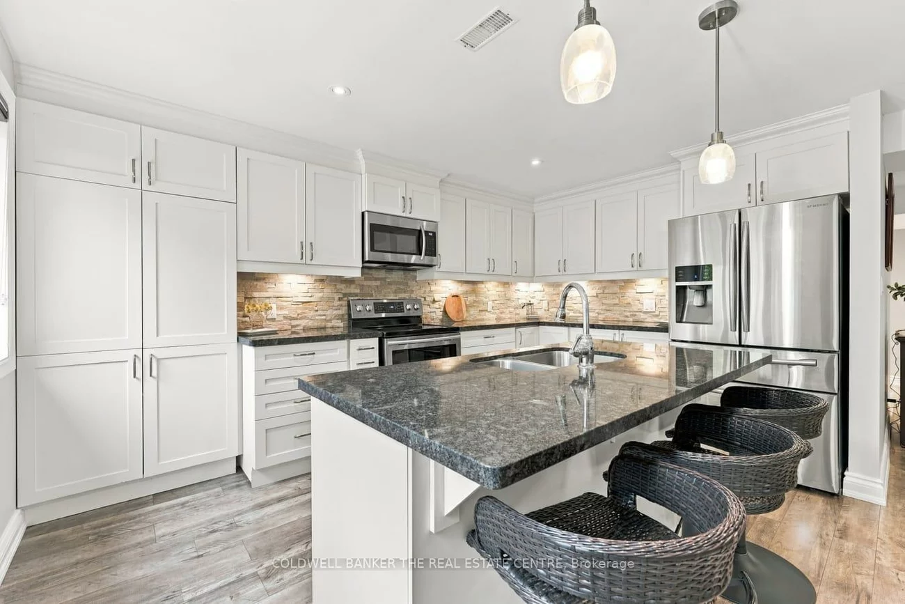 25, Manor Forest, Mt Albert, East Gwillimbury