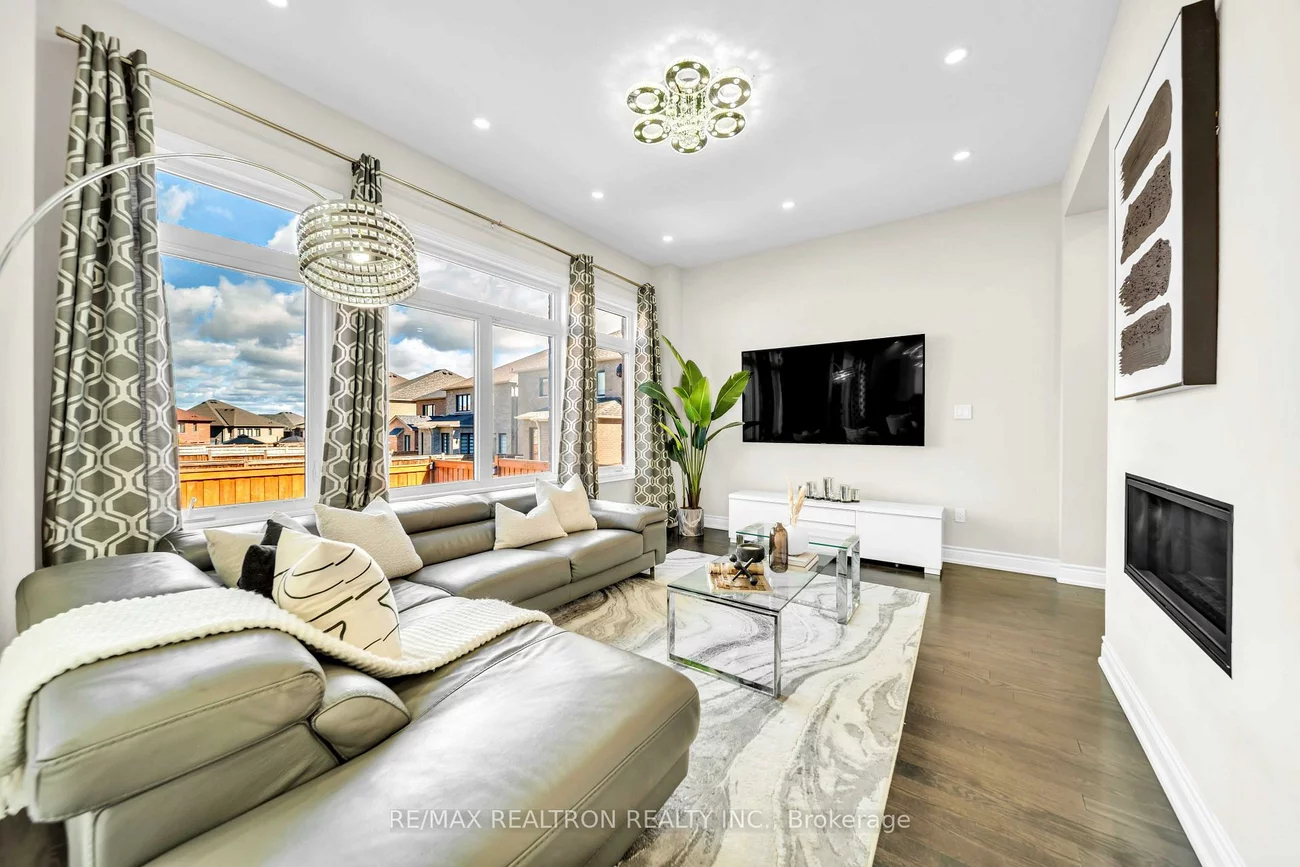 20, Tesla, Holland Landing, East Gwillimbury