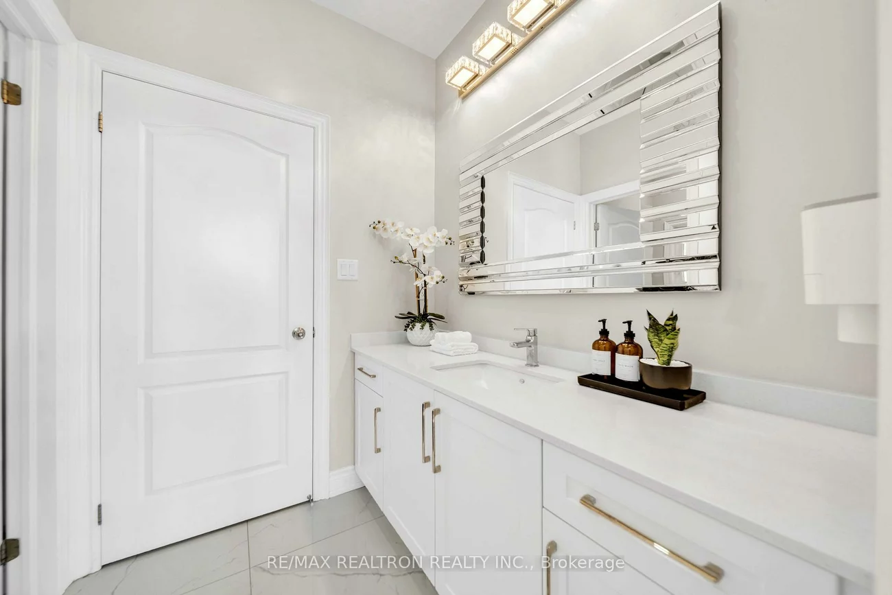 20, Tesla, Holland Landing, East Gwillimbury