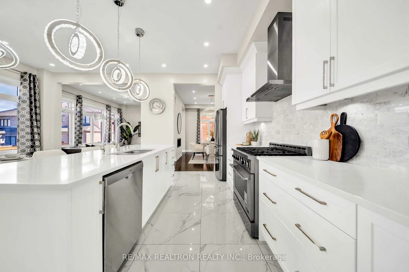 20, Tesla, Holland Landing, East Gwillimbury