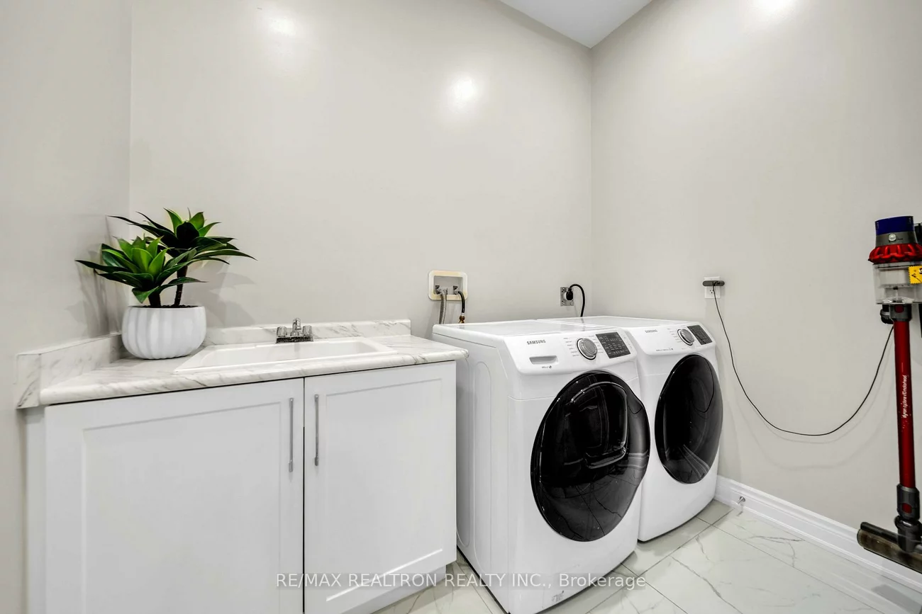 20, Tesla, Holland Landing, East Gwillimbury