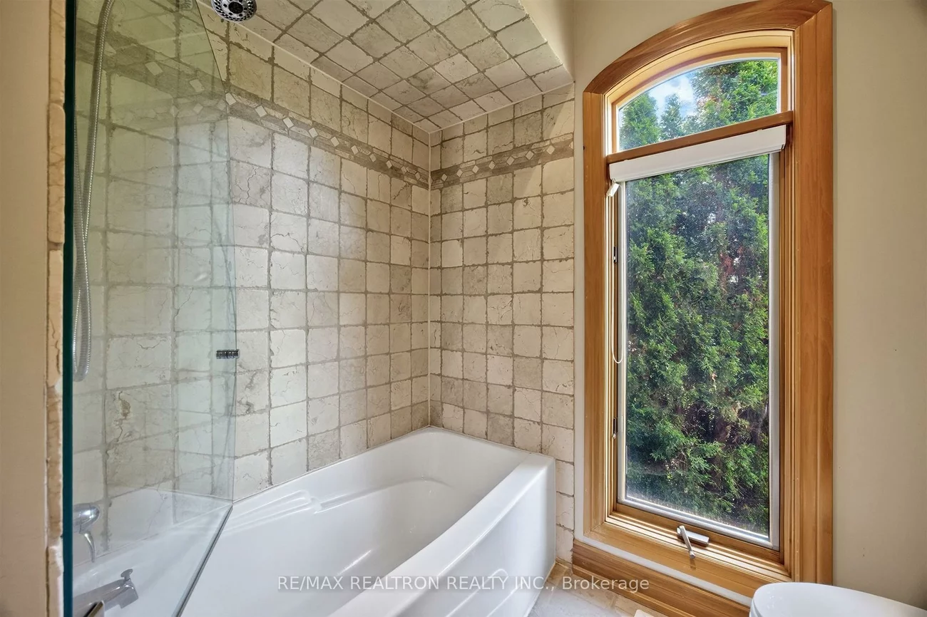24, Maplehyrn, Sharon, East Gwillimbury