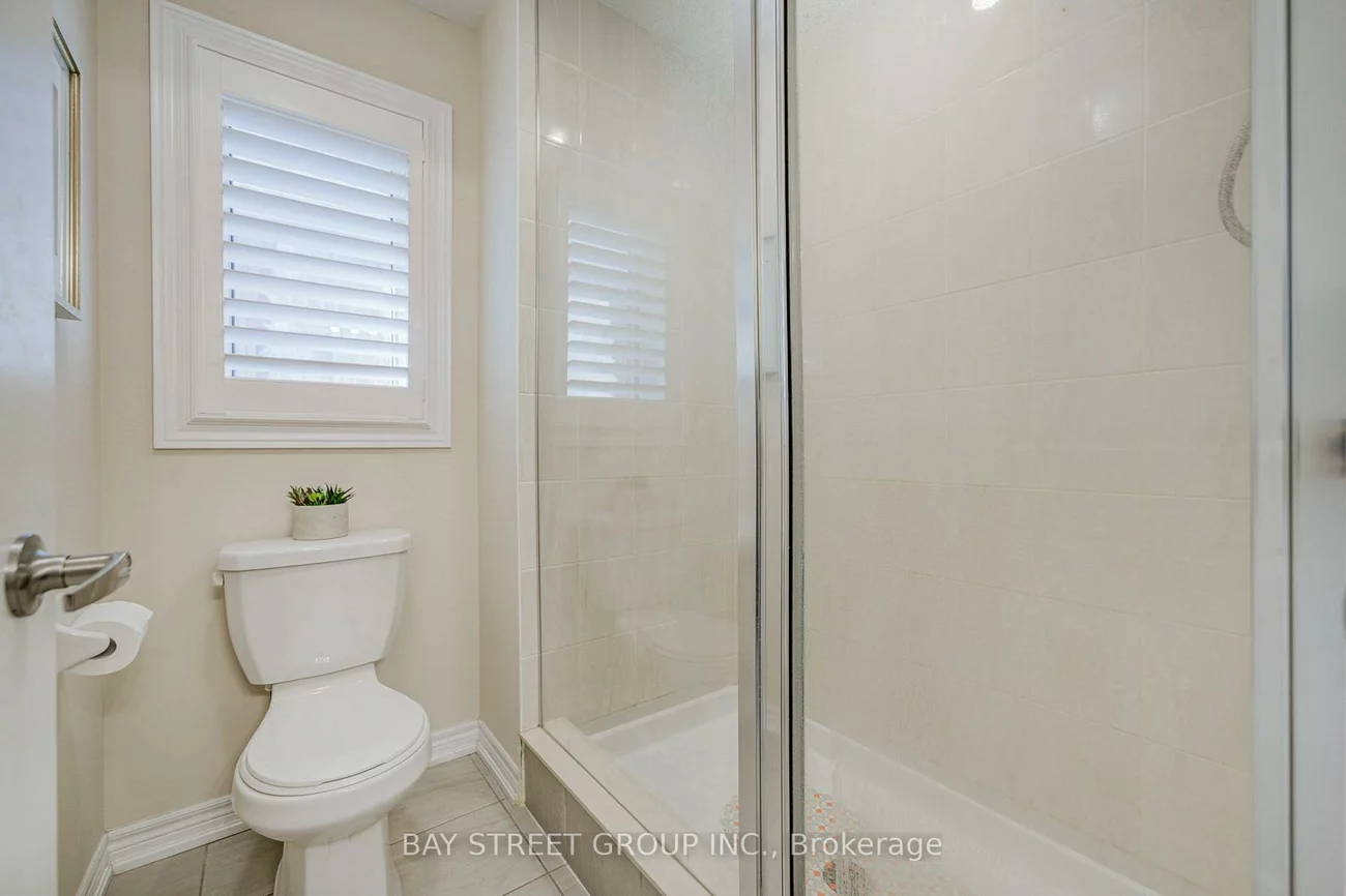3, Manor Hampton, Sharon, East Gwillimbury