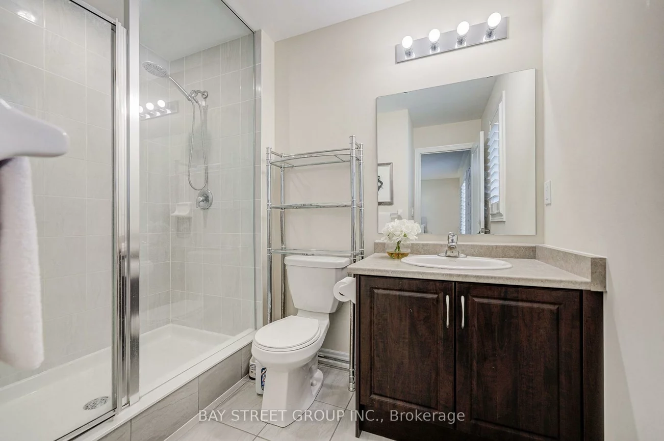 3, Manor Hampton, Sharon, East Gwillimbury