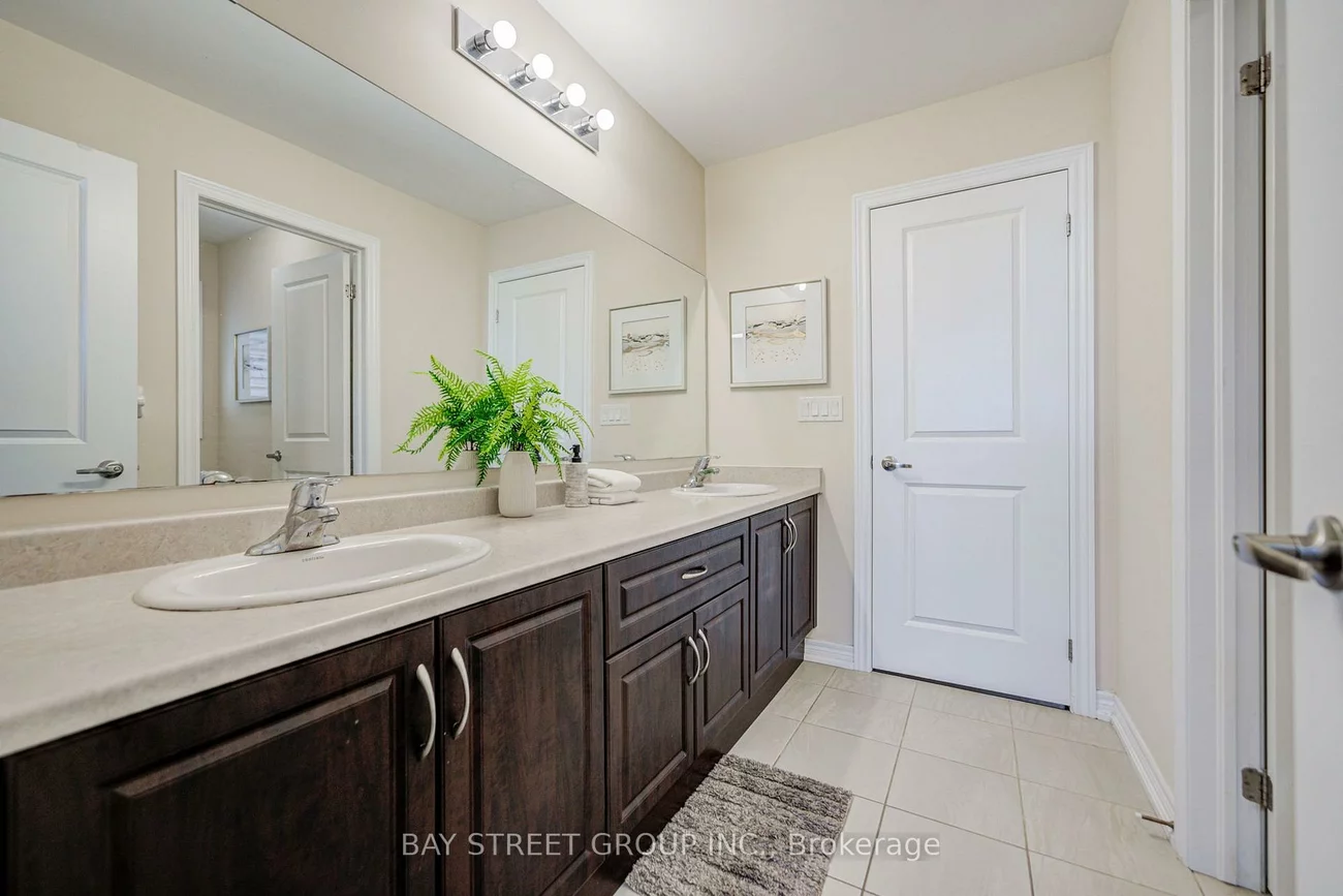 3, Manor Hampton, Sharon, East Gwillimbury