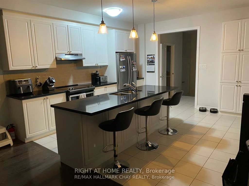2051, Dale, Alcona, Innisfil