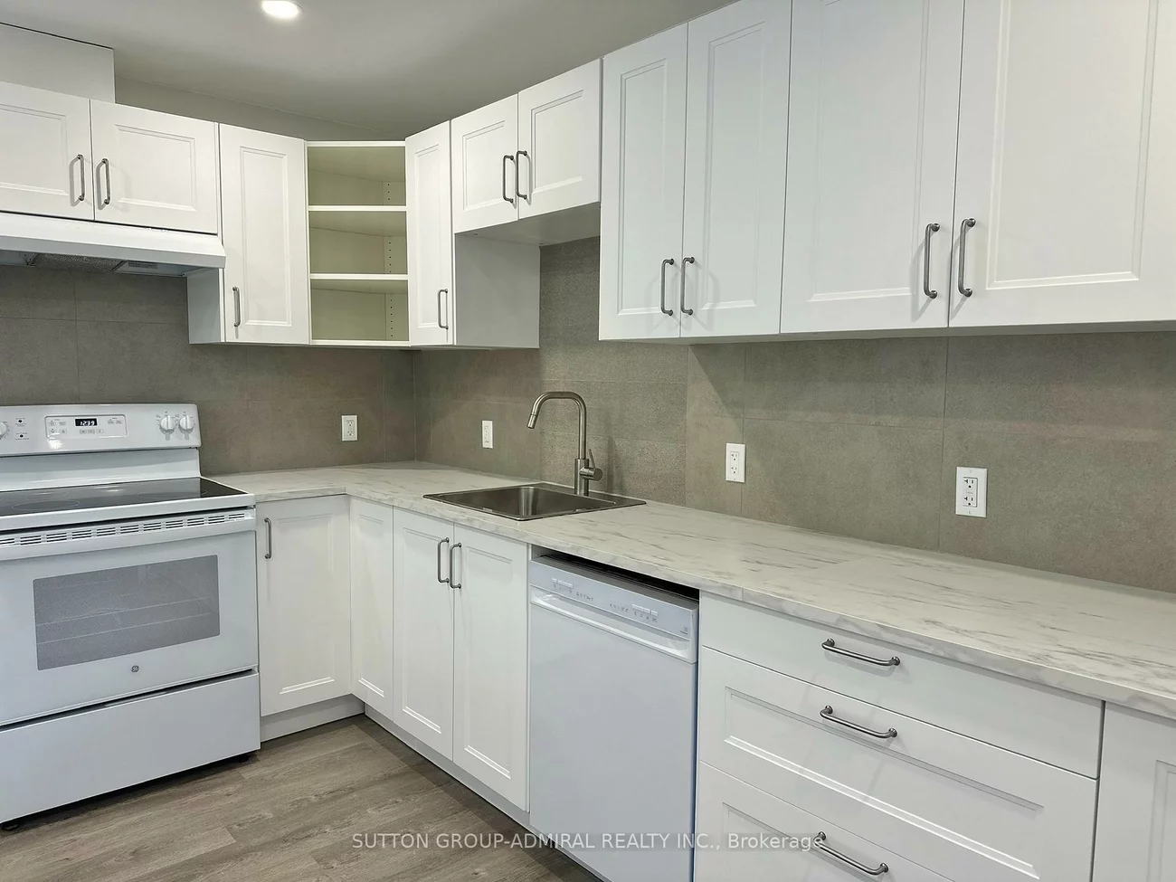 1584, Sharpe, Alcona, Innisfil