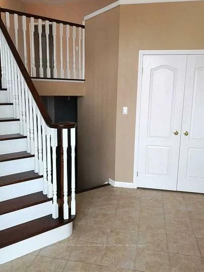 1209, Gina, Alcona, Innisfil