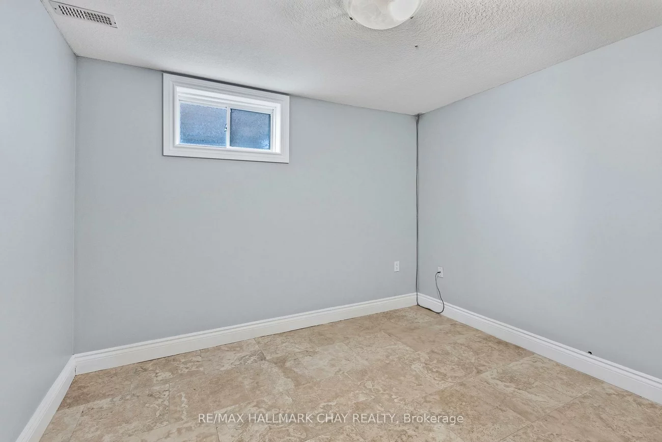 1033, Wesley, Alcona, Innisfil