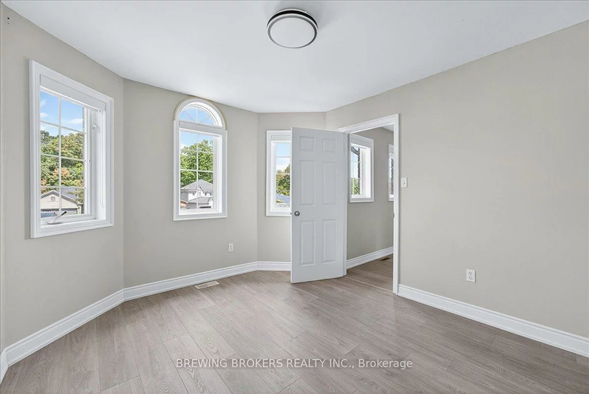 1067, Leslie, Alcona, Innisfil