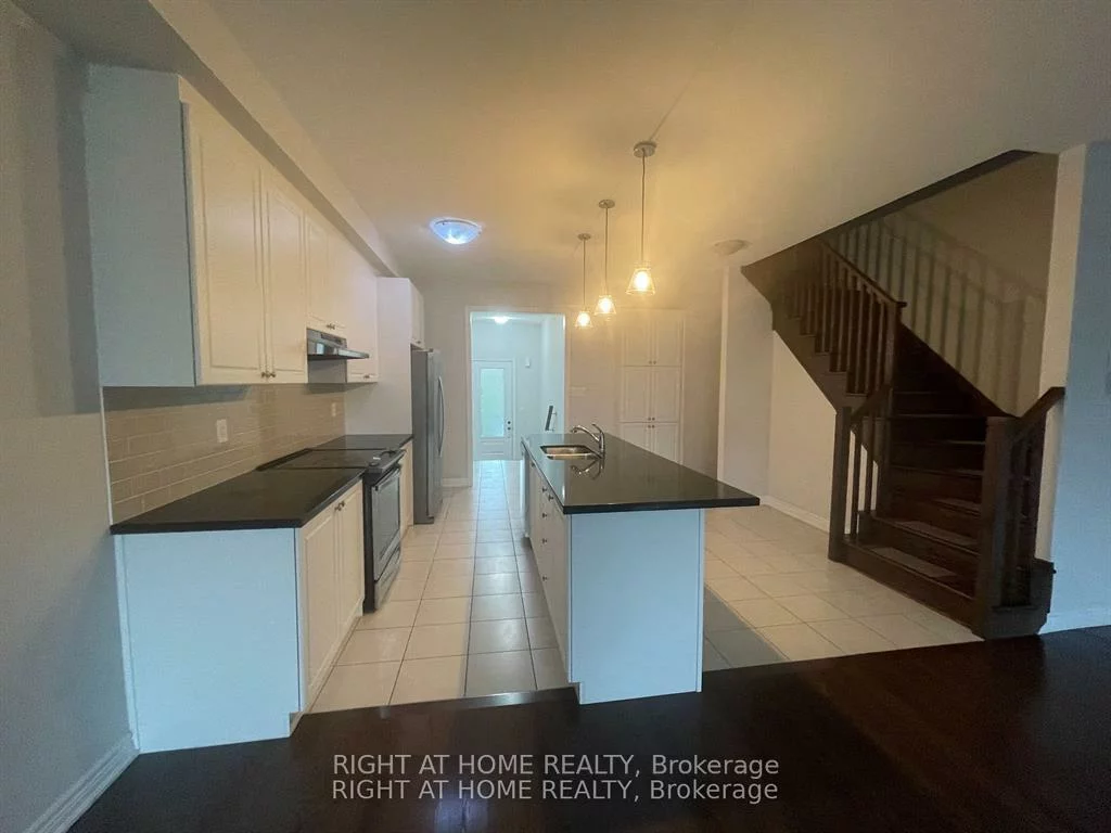 2051, Dale, Alcona, Innisfil