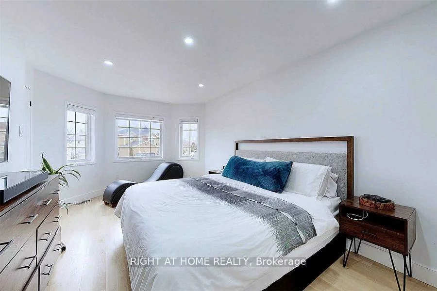 1269, Gina, Alcona, Innisfil