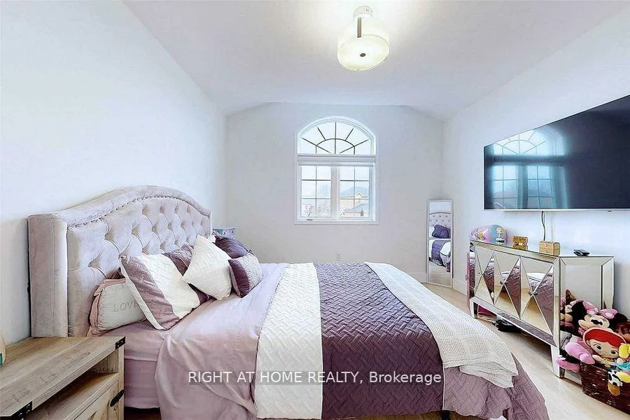 1269, Gina, Alcona, Innisfil