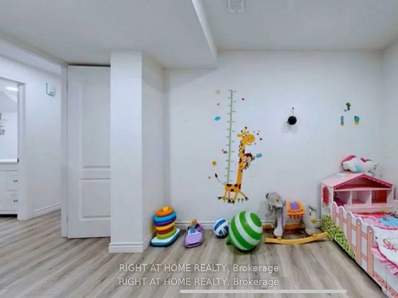 1269, Gina, Alcona, Innisfil