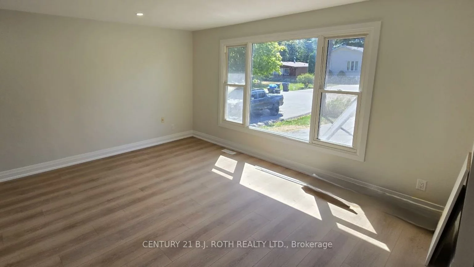 698, Burton, Alcona, Innisfil