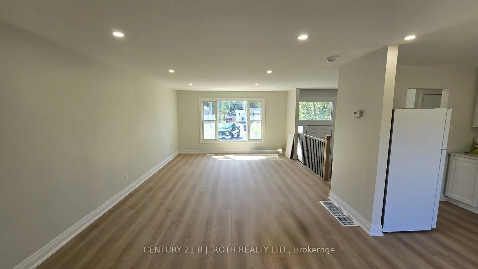 698, Burton, Alcona, Innisfil