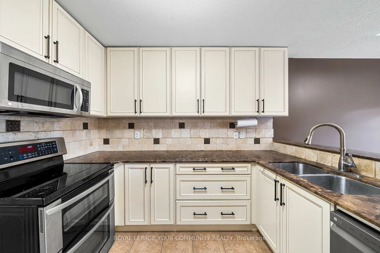 1821, Lamstone, Alcona, Innisfil