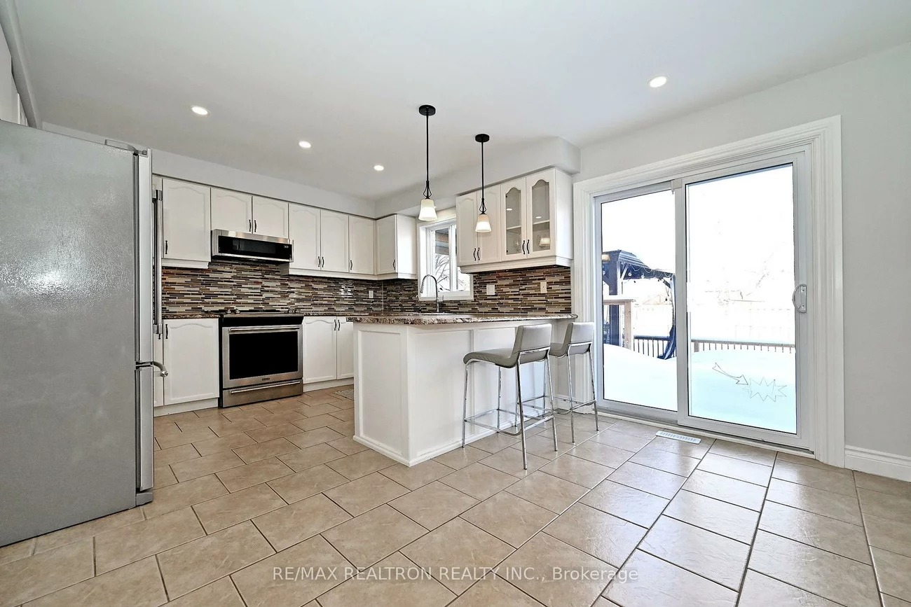 1128, Corrie, Alcona, Innisfil