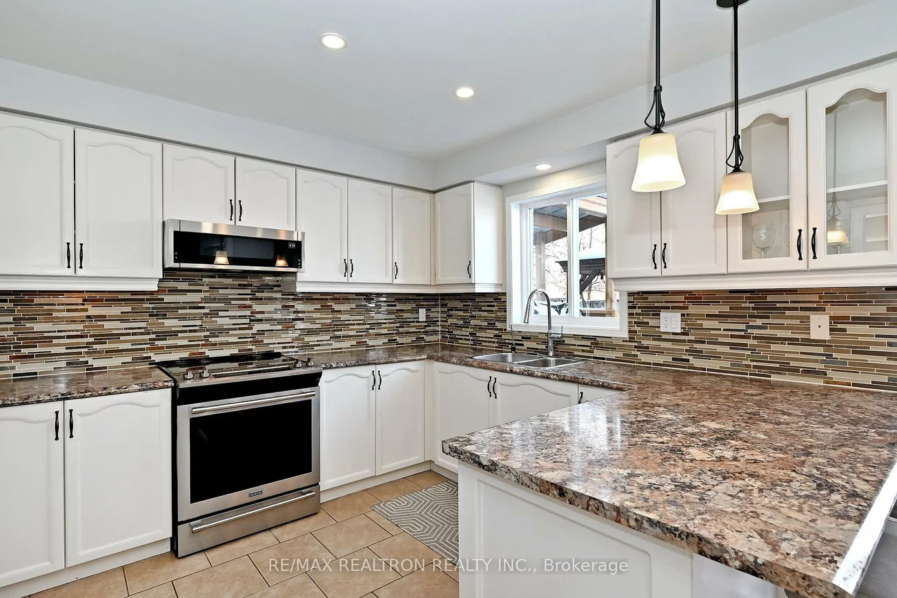 1128, Corrie, Alcona, Innisfil