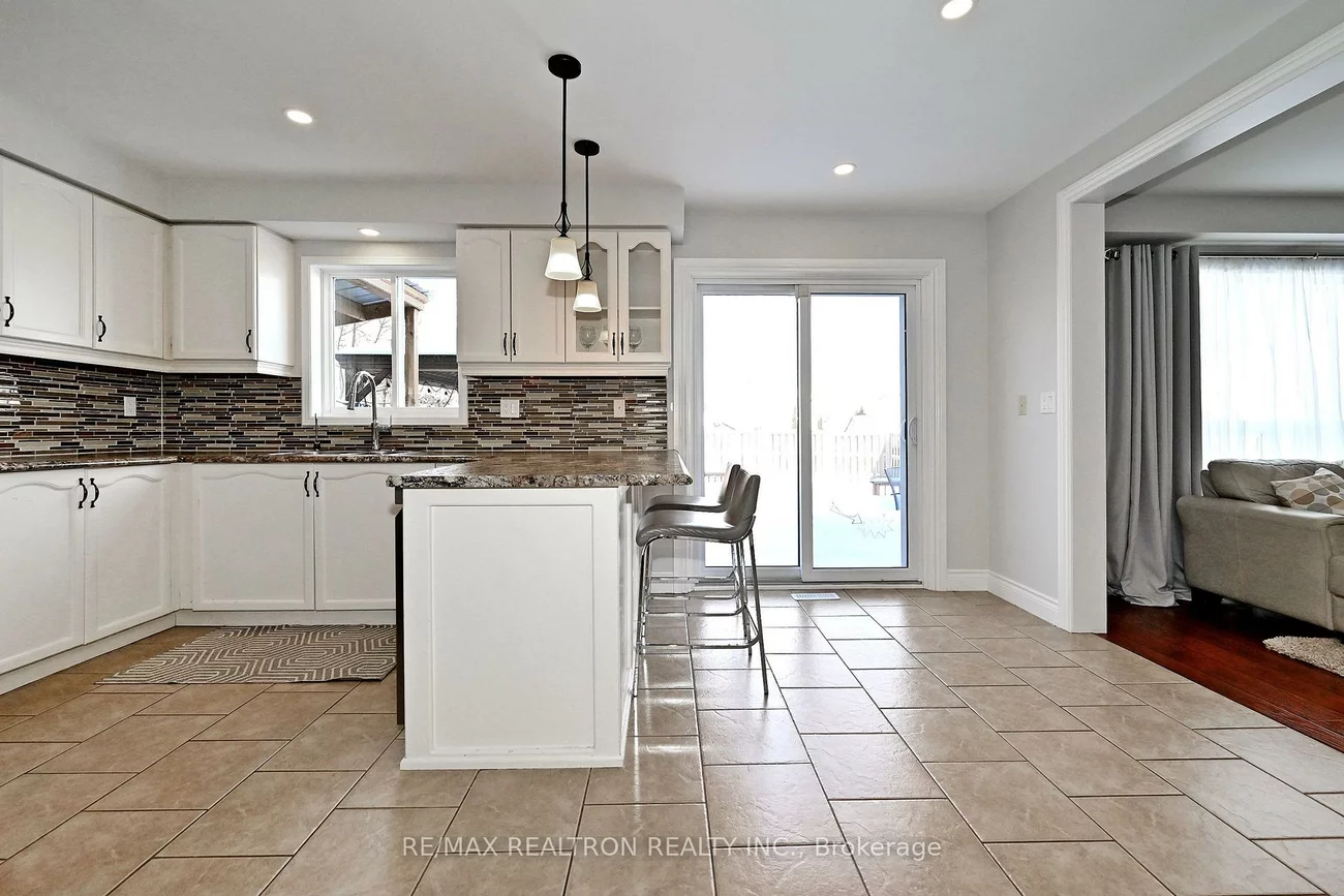 1128, Corrie, Alcona, Innisfil