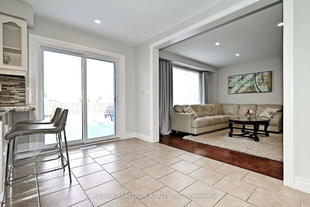 1128, Corrie, Alcona, Innisfil