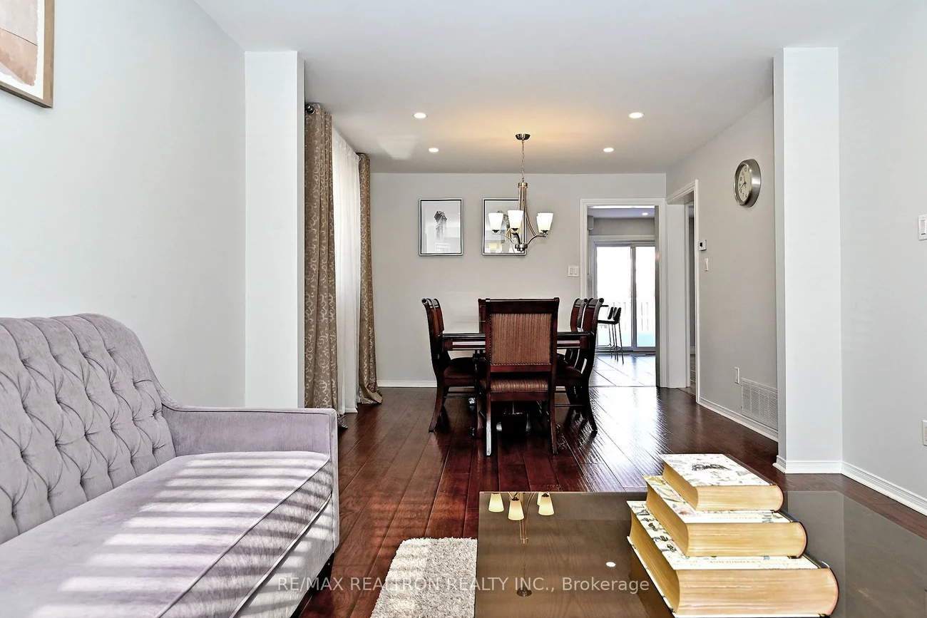 1128, Corrie, Alcona, Innisfil