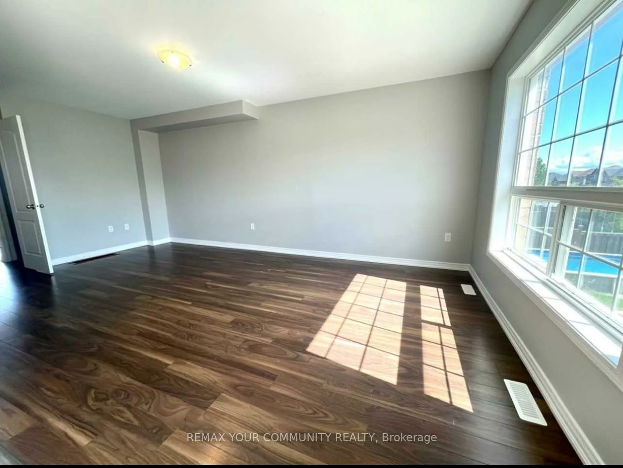 1385, Hunter (Main Flr), Alcona, Innisfil