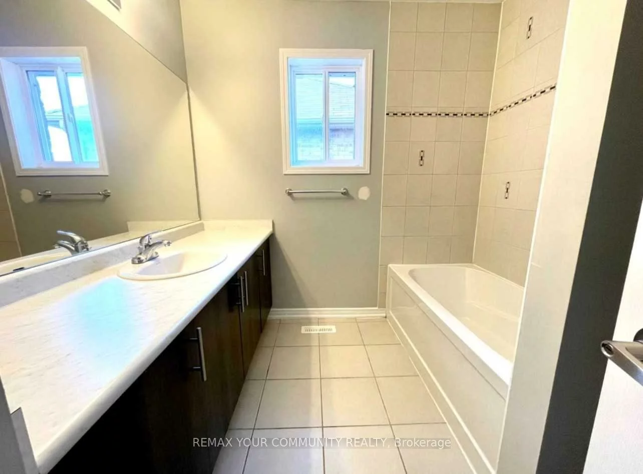 1385, Hunter (Main Flr), Alcona, Innisfil