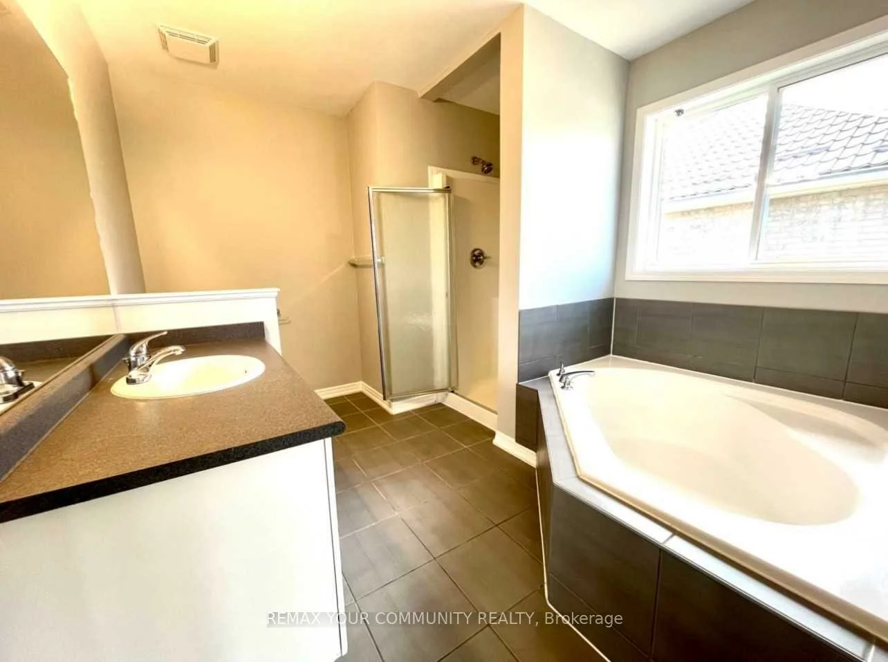 1385, Hunter (Main Flr), Alcona, Innisfil