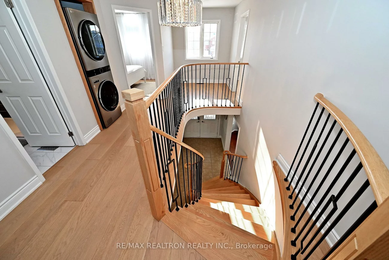 1128, Corrie, Alcona, Innisfil