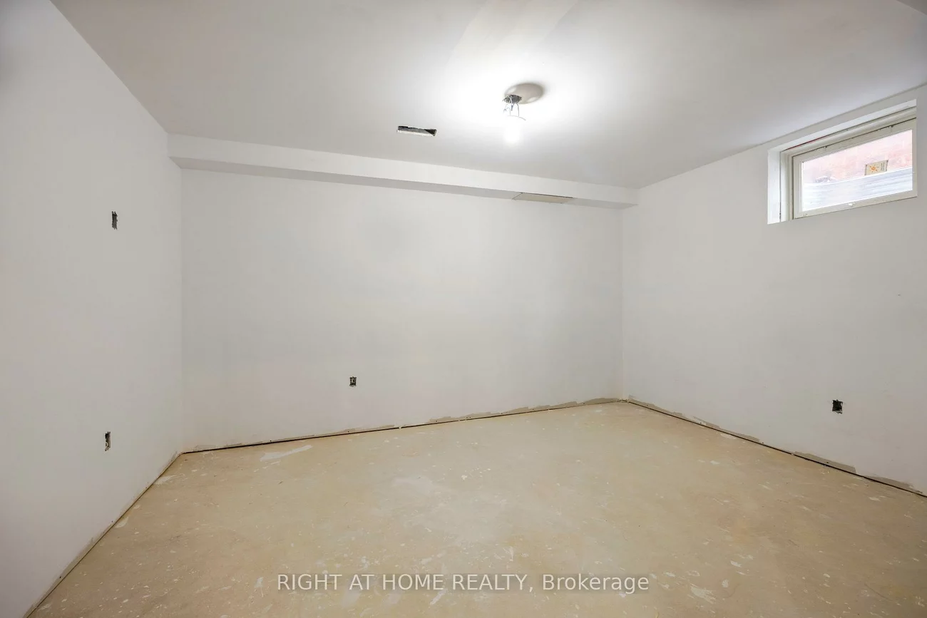 1215, Lowrie, Alcona, Innisfil