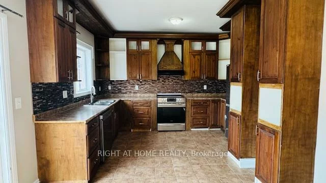 1215, Lowrie, Alcona, Innisfil